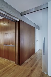 Rekonstrukce panelového bytu od studia Klára Makovcová Architects