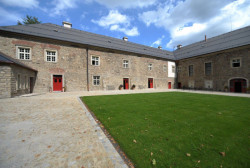 Chateua Herálec, skládaná střešní krytina - ilustrační foto