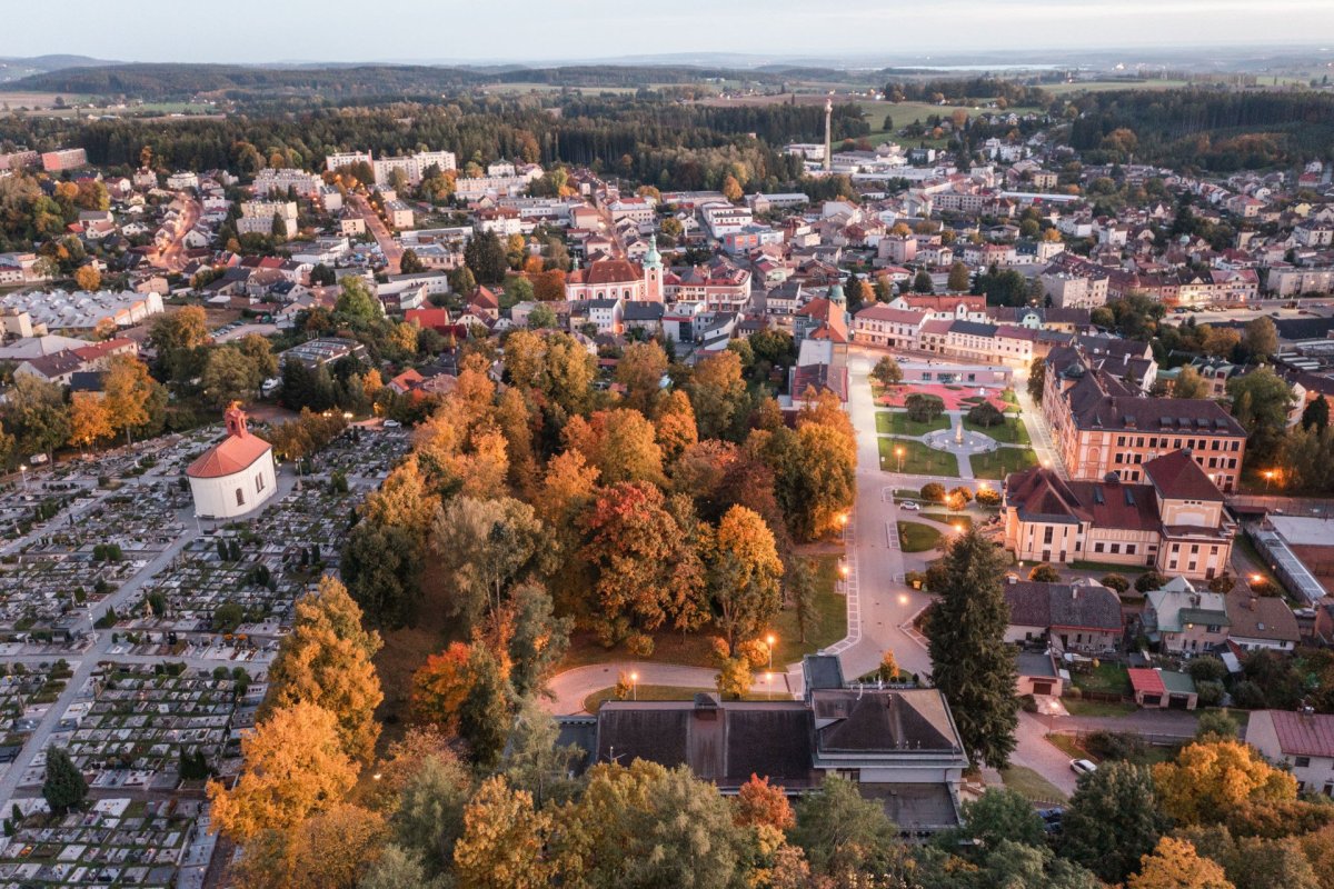 2021 architekti navrhli hravé veřejné prostranství pro severočeské město Červený Kostelec