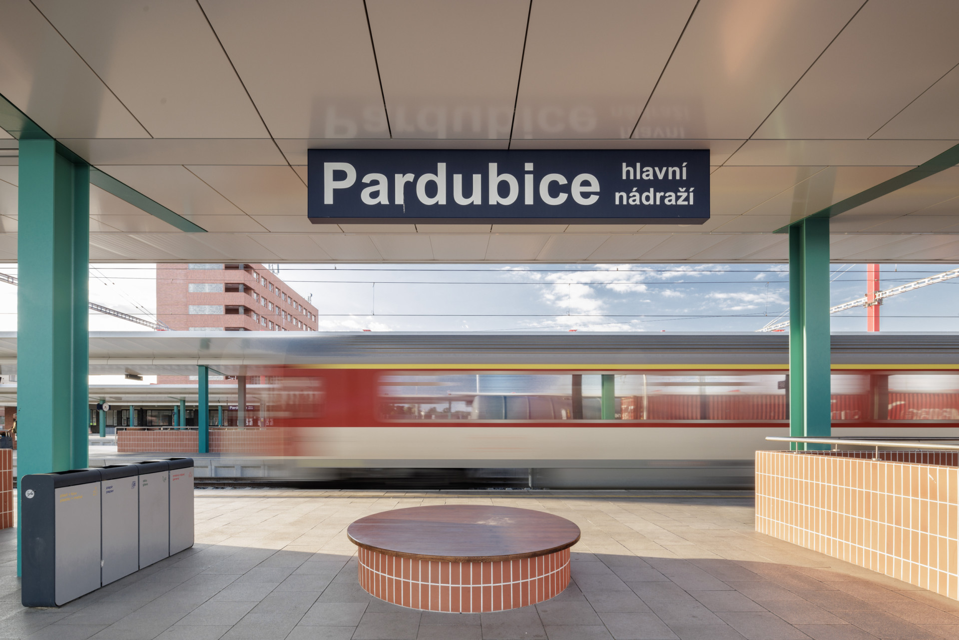 Nové zastřešení nástupišť na pardubické nádraží dodala společnost Egoe.