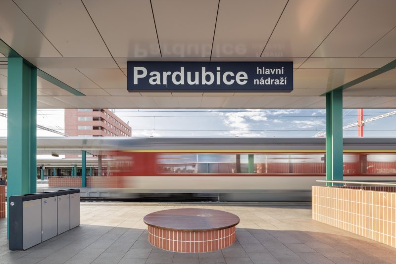 Nové zastřešení nástupišť na pardubické nádraží dodala společnost Egoe.
