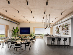 Architektonické studio Perspektiv dokončuje čtyřpodlažní kancelářskou budovu v Českých Budějovicích