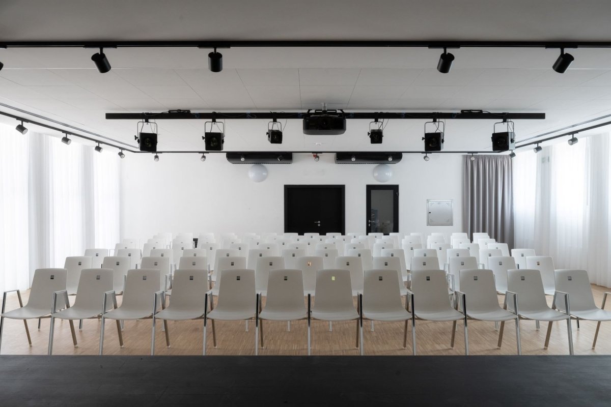Nově zrekonstruovaný kulturní dům v Ostravě od Platforma architekti