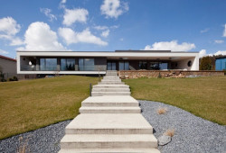 Labor13, Josef Bobeš Novotný - RD v Chomutově - foto