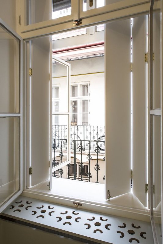 Rekonstrukce činžovního bytu s pavlačí, No Architects