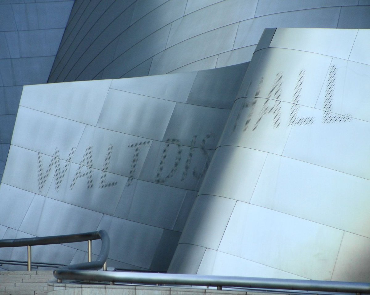 Frank Gehry, koncertní sál Walta Disneyho, detail fasády, foto
