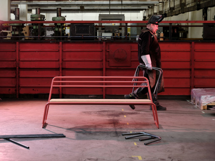 Lavička Linfa od mmcité; Desgin: AG&P greenscape, Cattaneo design