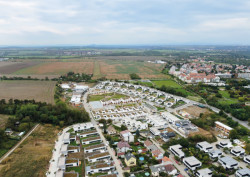 Pohled na čtvrť Dolina v Lysolajích (Obytný soubor Dolina v Lysolajích, knesl kynčl architekti)