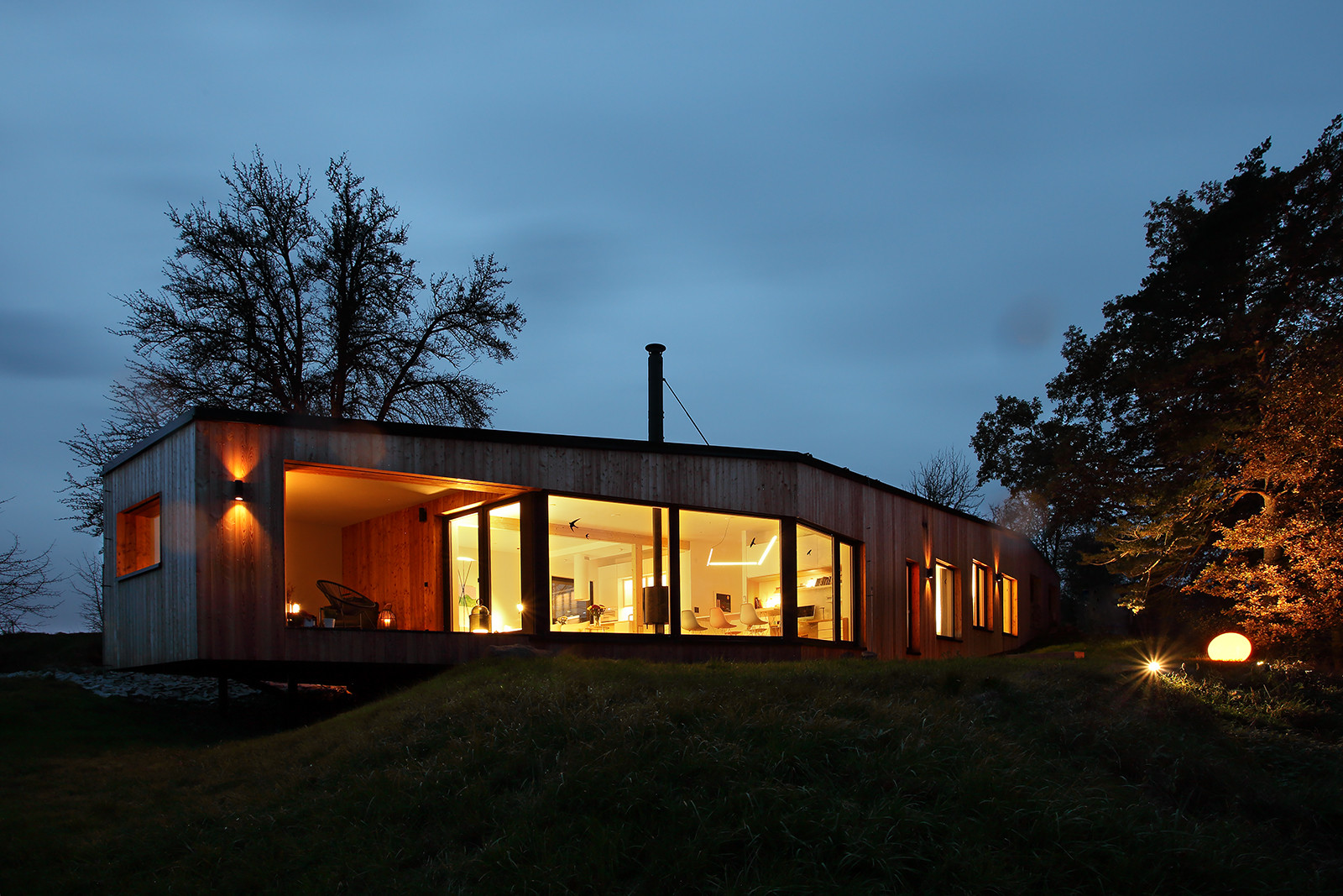 Prodesi/Domesi - Dřevostavba u Benešova: Velkoformátová okna umožňují výhledy do krajiny