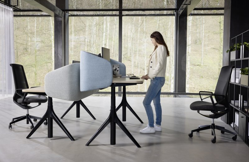 Kancelářské stoly furniloop jsou spojením designu a udržitelnosti