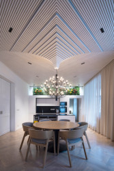 Akustické panely NOVATOP se staly nádhernou dominantou interiéru bytu v Praze, pod jehož návrhem je podepsaný Ateliér Archport, jehož základy stojí na lásce ke geometrii, jednoduchosti a úctě ke kontextu. NOVATOP ACOUSTIC v profilu Beata byly montované na ocelové sádrokartonářské profily. 