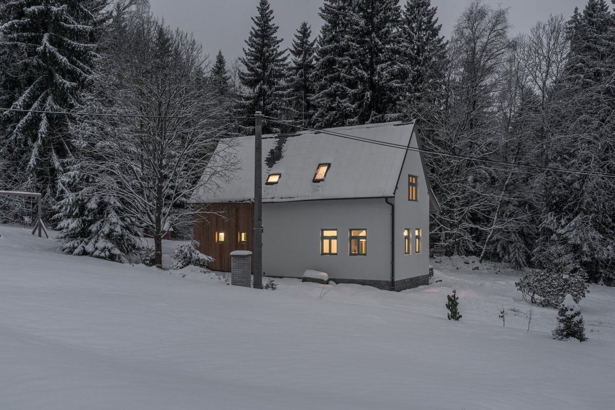 Chata v Jizerských horách od architektky Kateřiny Margoldové
