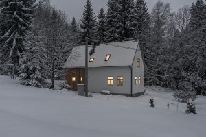 Chata v Jizerských horách od architektky Kateřiny Margoldové