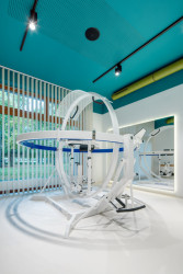 Interiér rehabilitačního centra CRIMED v Poděbradech od designérky Kateřiny Kersey a architektky Lucie Náhlovské