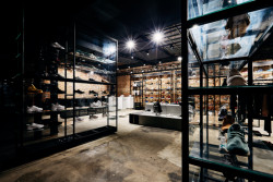 Redesign interiéru prodejny Footshop v pražském prostoru Vnitroblock, studio EYELEVEL.