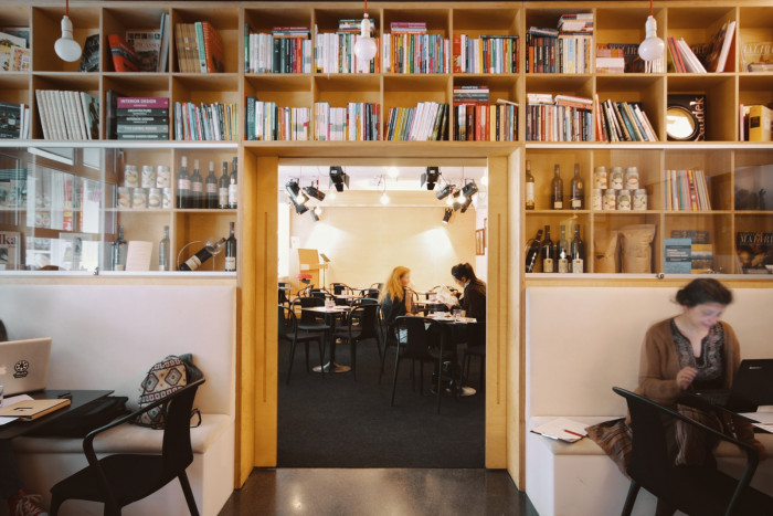 VIOLA centrum pro umenie, zerozero