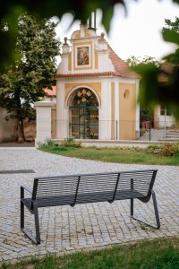 S parkem sousedí kaplička sv. Antonína Paduánského. (Štěpánčin park v Prachaticích, M2AU, Grupeto)