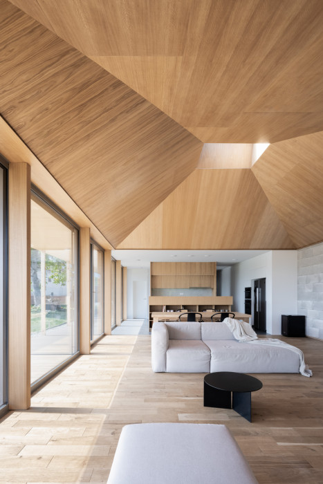 Rodinný dům od z pera architekta Tomáše Šeba a studia ROAR ve slovenské vesnici Palárikovo