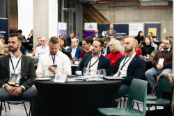 Udržitelná výstavba dřevěných bytových domů, ale i administrativních a veřejných budov představuje dobrou investiční příležitost.