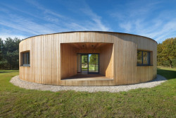 Sociální bydlení Sananim v Heřmani od architekta Jakuba Našince