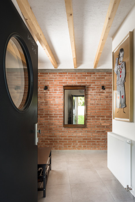 Rekonstrukce rodinného domu v Kolovratech, OTA ateliér (Tomáš Henel, Ondřej Fiala)