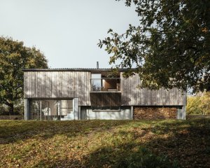 Stodola proměněná v sochařský ateliér od architekta Thomase Randall-Page