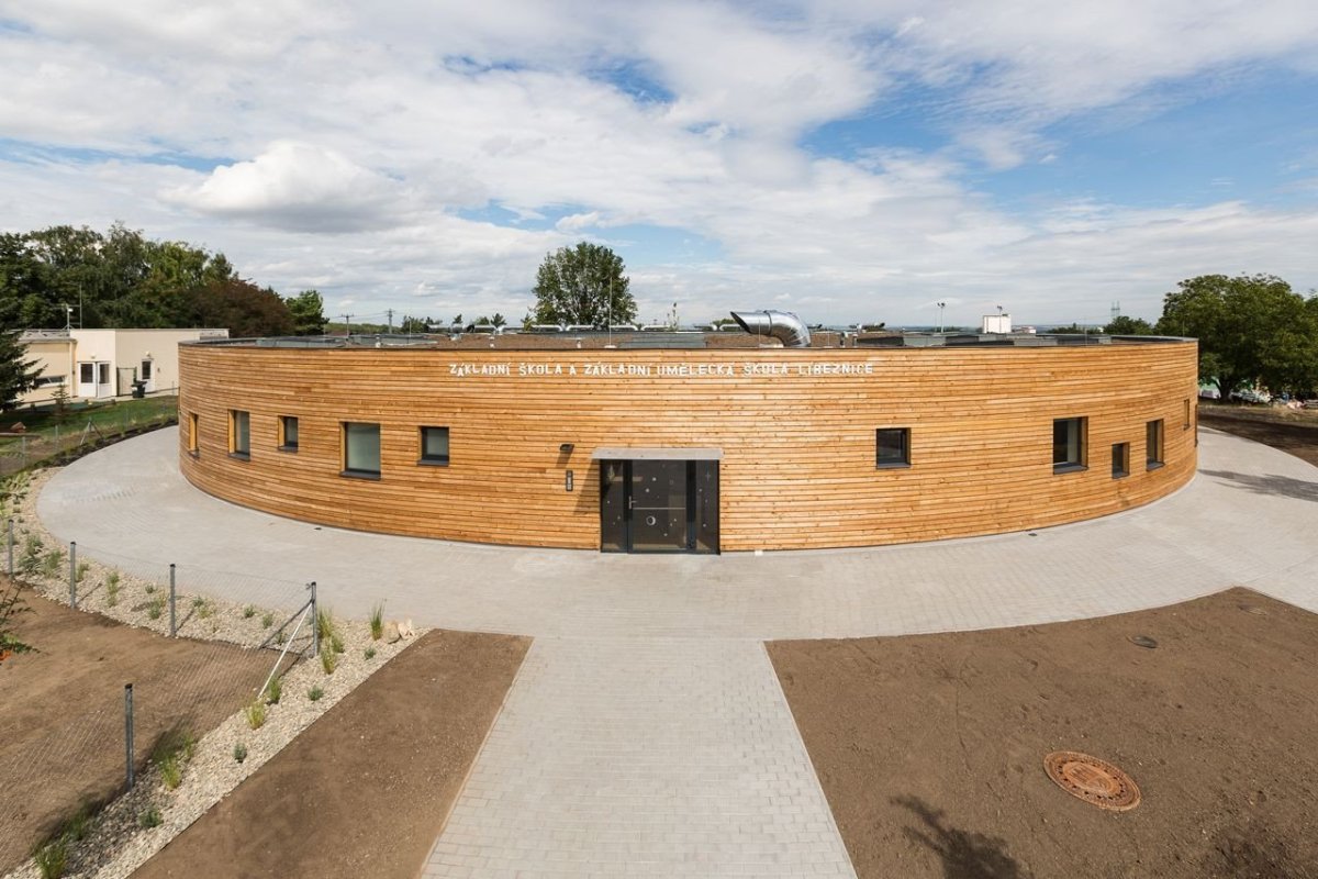 Projektil architekti, Novostavba pavilonu prvního stupně základní školy, Líbeznice - foto