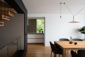 Přestavba řadového domu v Praze-Dědině od studia SOA architekti