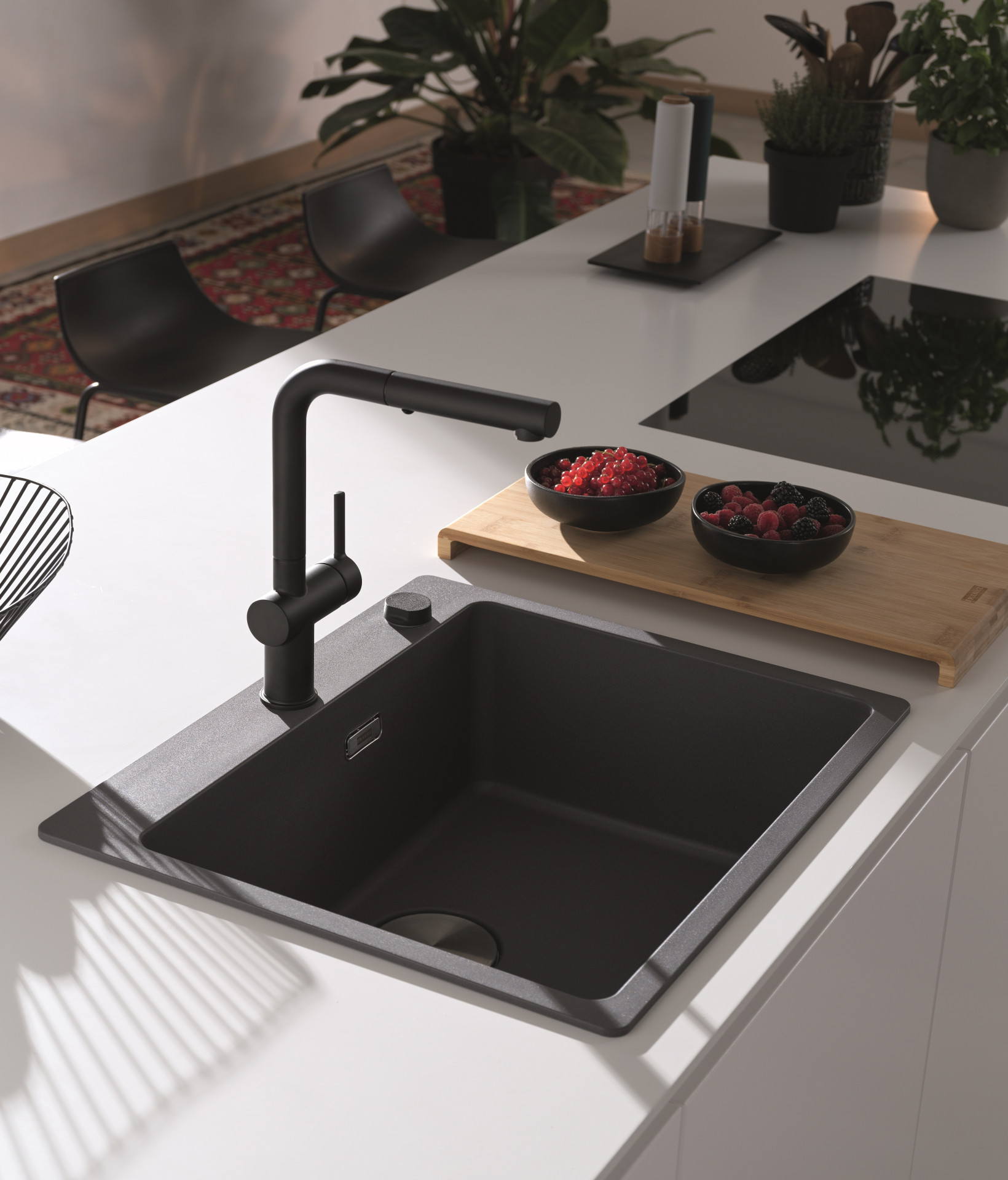 Fragranitový dřez MRG 610-54 FTL v provedení šedá břidlice a baterie FN 6110 ACTIVE NEW v matném černém provedení