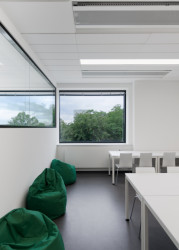 Pavilon IMPAKT MFF UK, majo architekti / Jan Jaroš, Štěpán Jablonský