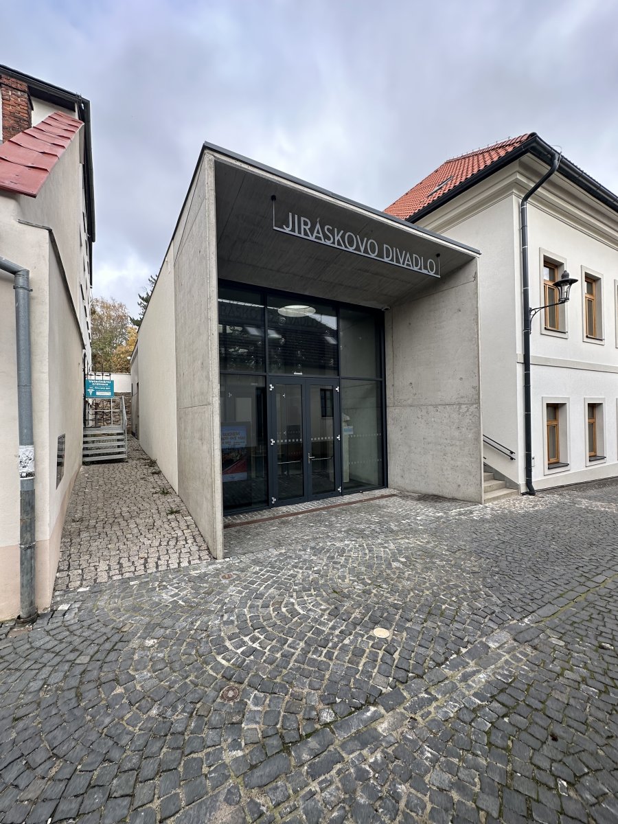 Rekonstrukce Jiráskova divadla v České Lípě, ateliér Adam Rujbr Architects (Adam Rujbr, spolupráce Aleš Chlád, Monika Prostředníková, Kateřina Gayerová, Michaela Bastlová, Lucie Tlustá, Jitka Skuhravá)