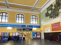 Interiér nádraží před rekonstrukcí (Rekonstrukce vlakového nádraží v Českých Budějovicích; A8000)