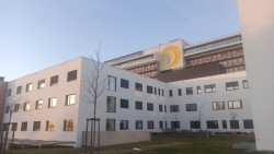 Obláček se sluncem pro hematologicko-onkologické oddělení ve FN Lochotín V Plzni od Evy Jiřičné