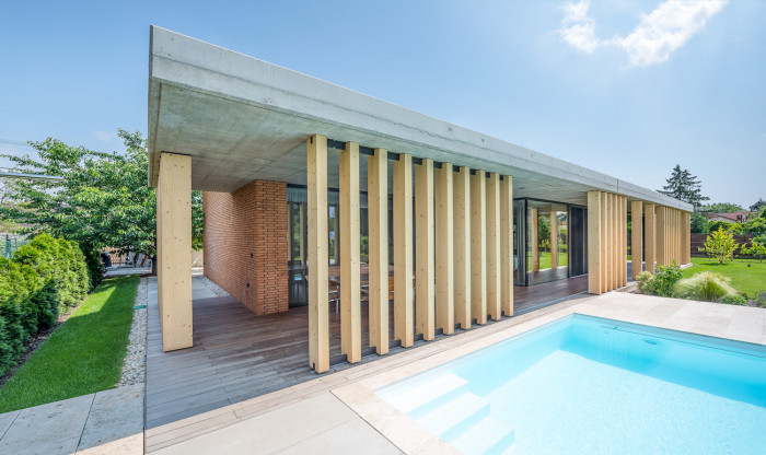 Dom s kamenným pátiom, Beef architekti