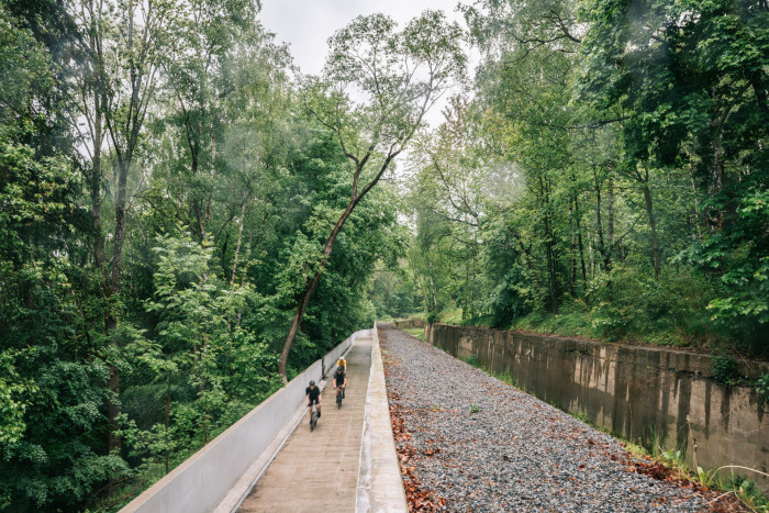 Cyklostezka v původním historickém vodním kanálu mezi Loučovicemi a Vyšší Brodem od A8000
