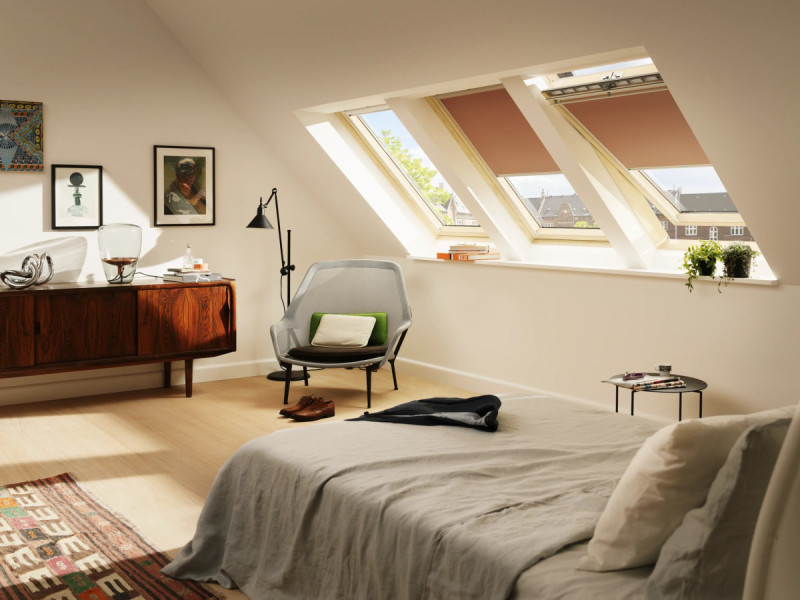 Střešní okna VELUX se zasklením 85 přivádějí do podkroví dostatek denního světla a zároveň pomáhají udržet tepelný i akustický komfort. 