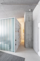 Slovenští architekti Richard Kilo a Matej Honč zrekonstruovali byt v původním kancelářském domě v Bratislavě