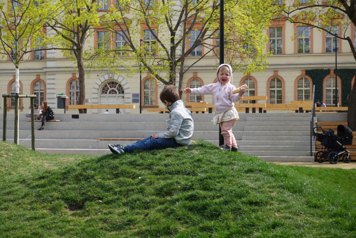 Revitalizace Komenského náměstí v Praze na Žižkově, MCA atelier/ Pavla Melková, Miroslav Cikán. Zdro: MCA atelier