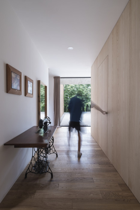 Dom s kamenným pátiom, Beef architekti