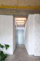 Pohled do interiéru (Krafferova zahrada v Jindřichově Hradci od matěj šebek architekti a Ateliér Za Mák)