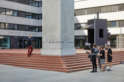 Film vznikal ve spolupráci týmu EARCH.cz a Fakulty architektury ČVUT v Praze (vlevo architekt Tomáš Hradečný)