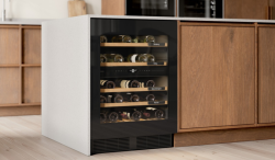 Čisté linie, dřevo, černé sklo (Luxusní vinotéky společnosti ASKO v duchu severské estetiky)