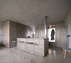 Papundekl architekti - Tři boxy z Packwallu v otevřeném prostoru: Byt se nachází v panelovém domě ze 60. let