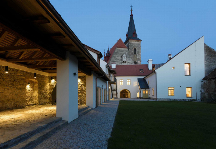 Úprava bývalé fary ve Chvalšinách na zařízení pro  pobyty osob s poruchami autistického spektra, 4DS