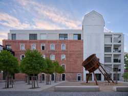 V náhonu se našla Francisova turbína, která teď zdobí náměstí. (mar.s architects, obnova Žitného mlýna v Boršově nad Vltavou)