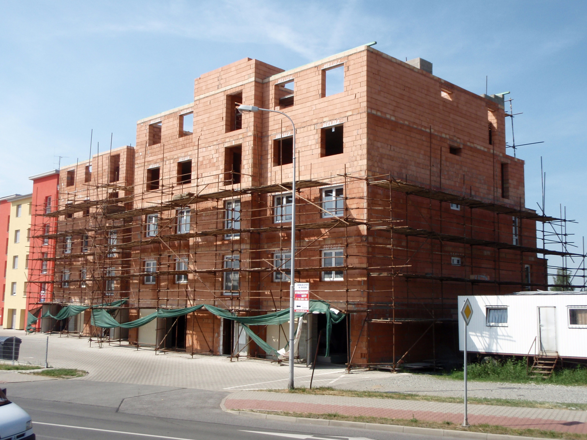 Bytový dům v Mladé Boleslavi realizované za použití uceleného stavebního systému HELUZ