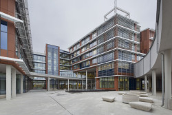 Výzkumné centrum Nové technologie pro informační společnost a Centra technického a přírodovědeckého vzdělávání a výzkumu v univerzitním areálu na Borských polích - zdroj foto