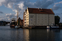 Gdaňsk má řadu architektonicky zajímavých muzeí a kulturních center. Na ostrově Olowianka stojí Národní muzeum námořnictví, které vzniklo z renesančních sýpek a skladů na olovo.