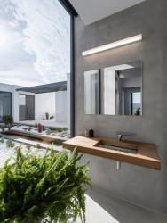 Pohled do koupelny (Vila u Prahy, boq architekti)