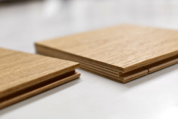 Přesné spoje a jemná struktura. Materiál, který dobře vypadá a zároveň něco vydrží.